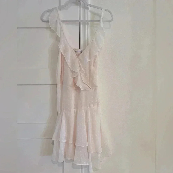 Sincerly Jules Blush Pink Flutter Sleeve Romper Size Large NWT - Picture 1 of 5